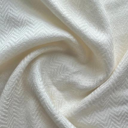 Vải Silk Blend Là Gì? Vẻ Đẹp Tinh Tế Từ Sự Kết Hợp Hoàn Hảo