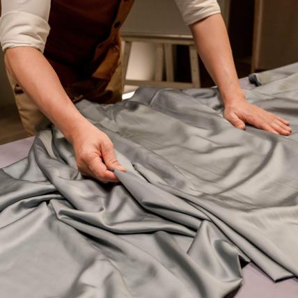 Hướng Dẫn Chọn Quần Áo và Chăn Ga Gối Từ Vải Polyester Có Độ Bền Cao