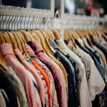 Vì sao các thương hiệu thời trang và chăn ga ưa chuộng vải Polyester?